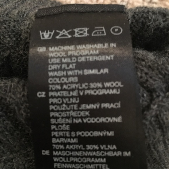 H&M Gray Pleaded Sweater Skirt - Size S - Picture 4 of 4